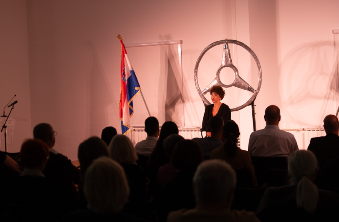 Paško Rakić Kninu poklonio kazališnu večer umjesto političkog skupa