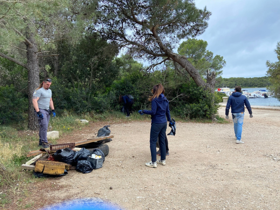 Održana akcija čišćenja obale u Kanalu sv. Ante: Uklonjena značajna količina otpada