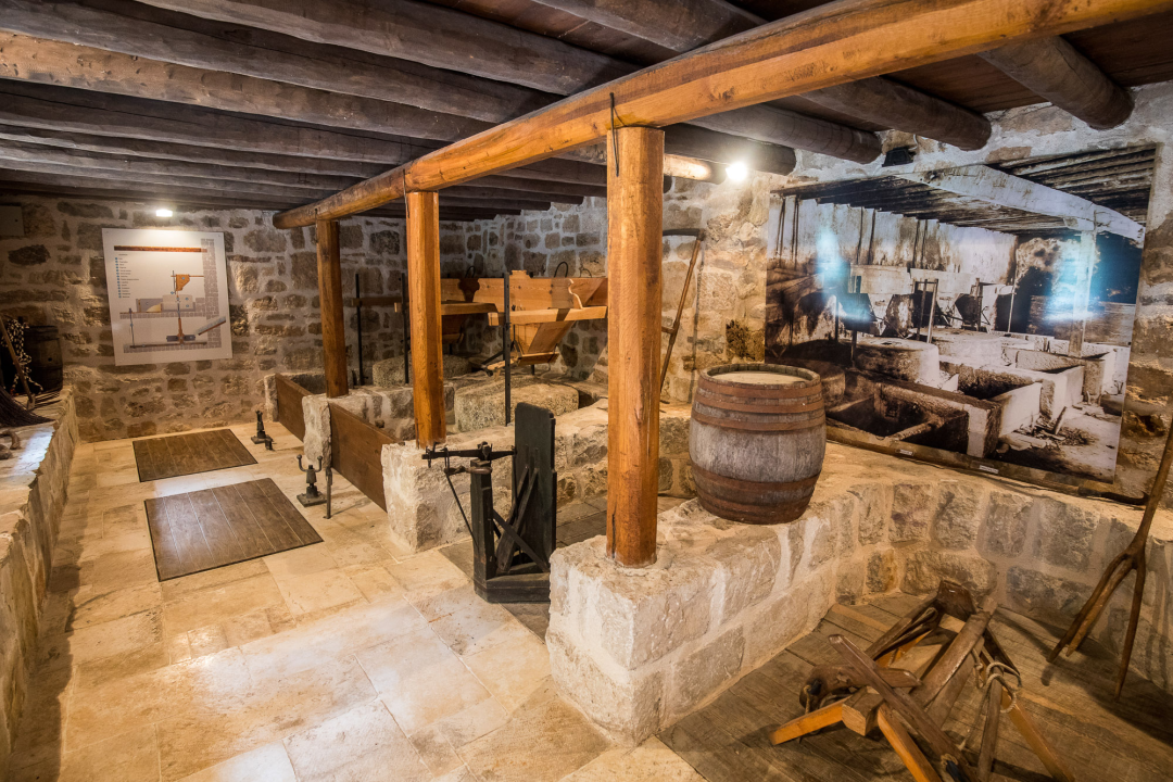 Doživite čaroliju rijeke Krke – zaplovite njome od slapova do otoka, između litica veličanstvenog kanjona