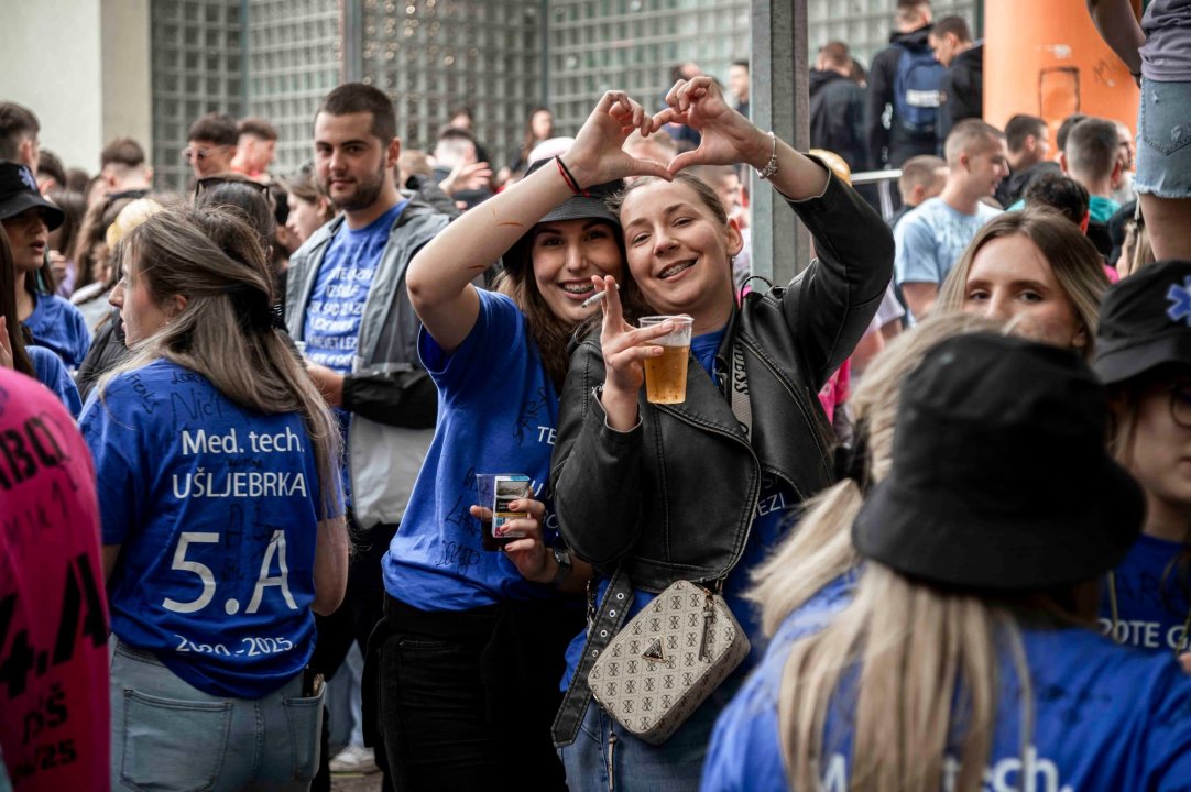 Šibenski maturanti slave zadnji dan škole: 'Volio bih se poslije faksa vratiti ovdje'
