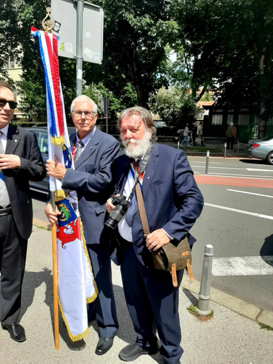 Članovi Družbe 'Braća Hrvatskoga Zmaja' i Bratovštine hrvatskih vinskih vitezova iz Šibenika  sudjelovali su na zborskoj povorci 