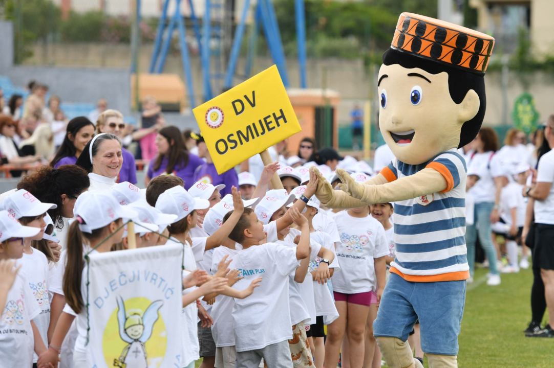 FOTO Šibenski dječji vrtići natjecali se 23. put u zabavnim sportskim disciplinama