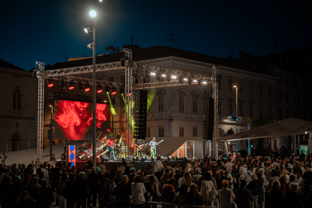 Gimazijalke i Dalmatino na Poljani 
