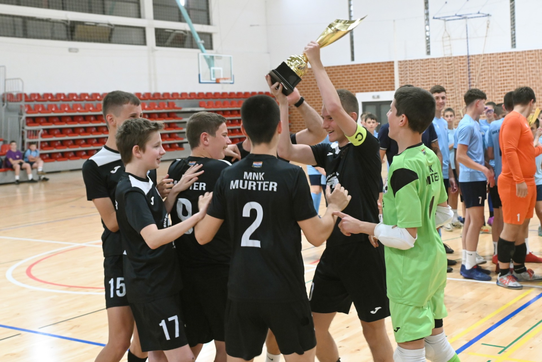 Pioniri i mlađi pioniri MNK-a Murter osvojili Top tim ligu i kup