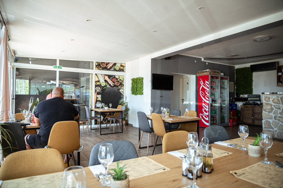 FOTO Glazba uživo i vrhunska spiza – Bore i Ermin u restoranu Mačak!