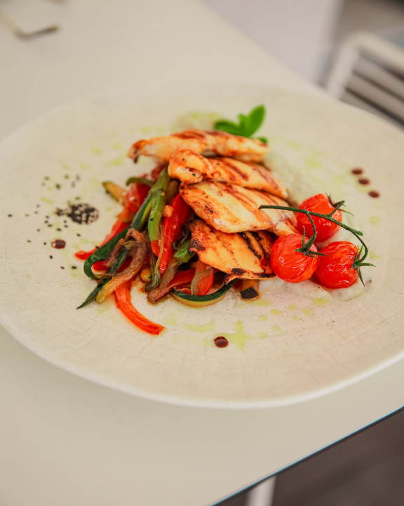 FOTO Shark Beach Club zasjao u novom sjaju – ljeto 2025. u znaku stila i užitka!