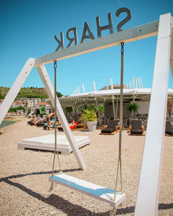 FOTO Shark Beach Club zasjao u novom sjaju – ljeto 2025. u znaku stila i užitka!