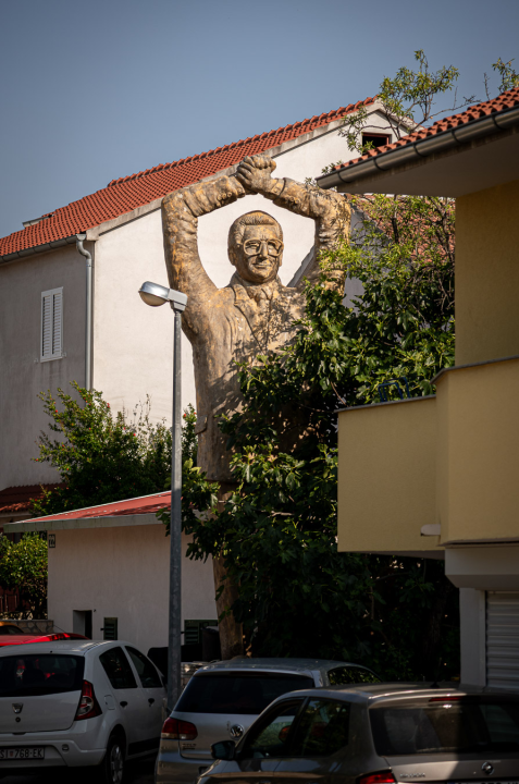 FOTO Ulica ugodna za život: Putem Jurasa i dalje dominira ogromni Tuđmanov kip