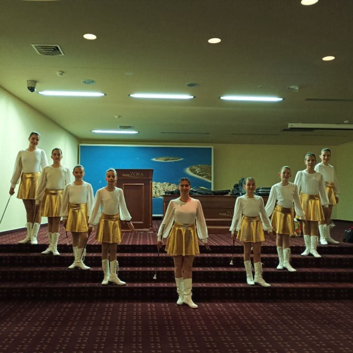 Na primoštenskom trgu Rudine zaplesalo 180 mažoretkinja