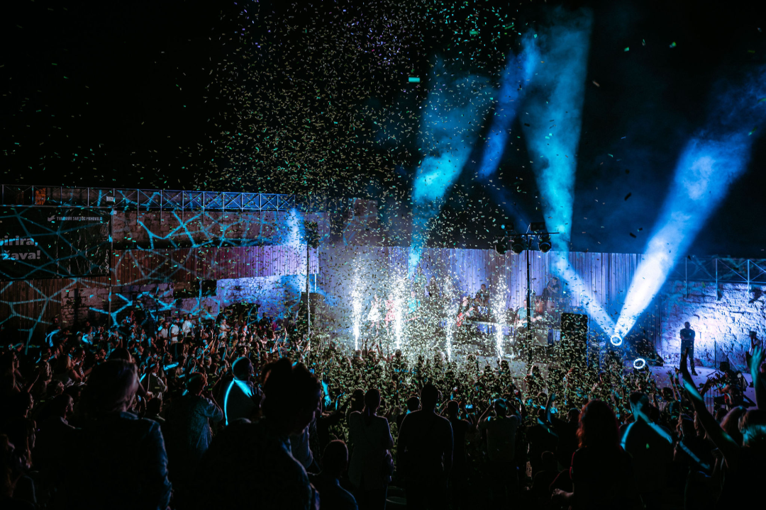 Počelo koncertno ljeto na Tvrđavi sv. Mihovila: Belan proslavio 40 godina karijere i 11 godina pozornice