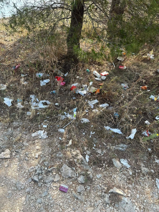 Smeće u uvali Duboka