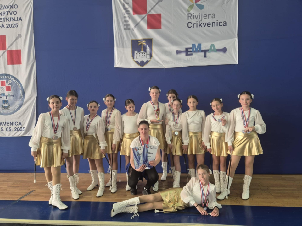 Primoštenske mažoretkinje