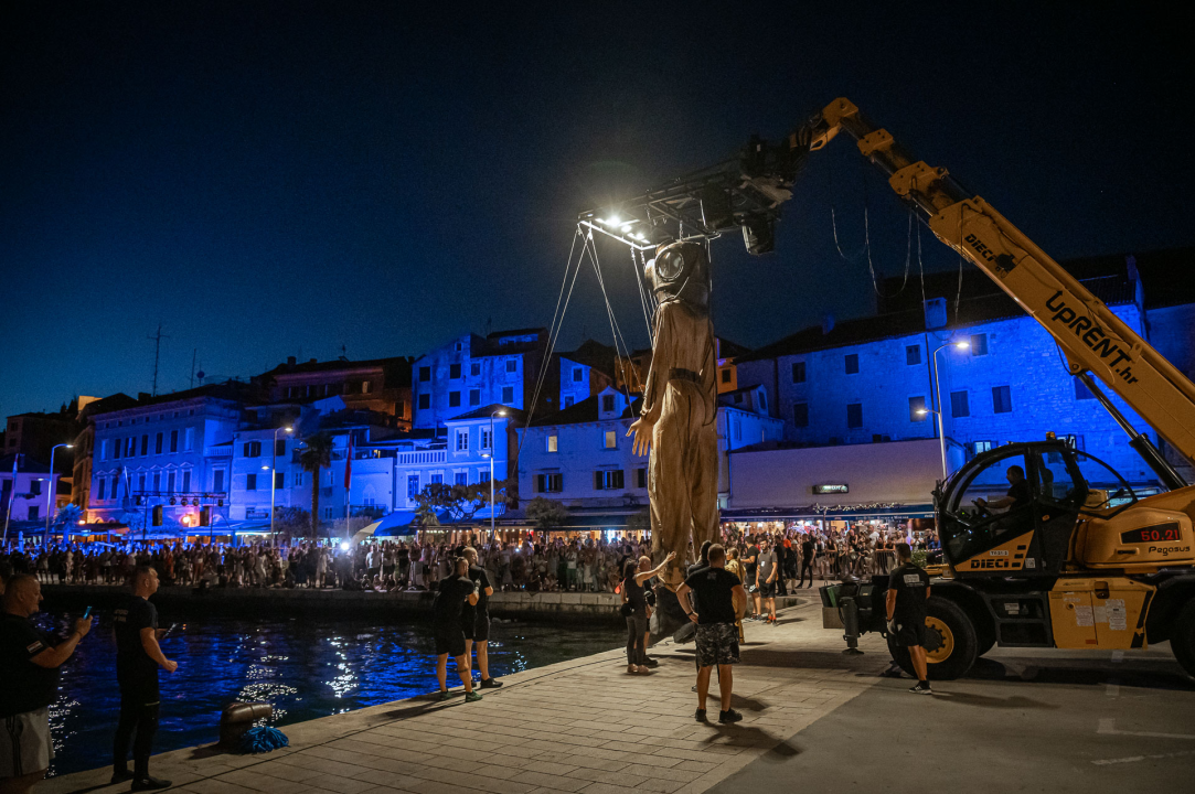 FOTO Nebo, zemlja i more spojili se na zatvaranju MDF-a, predstava neke oduševila, drugi tvrde da je primjerenija za Burning Man