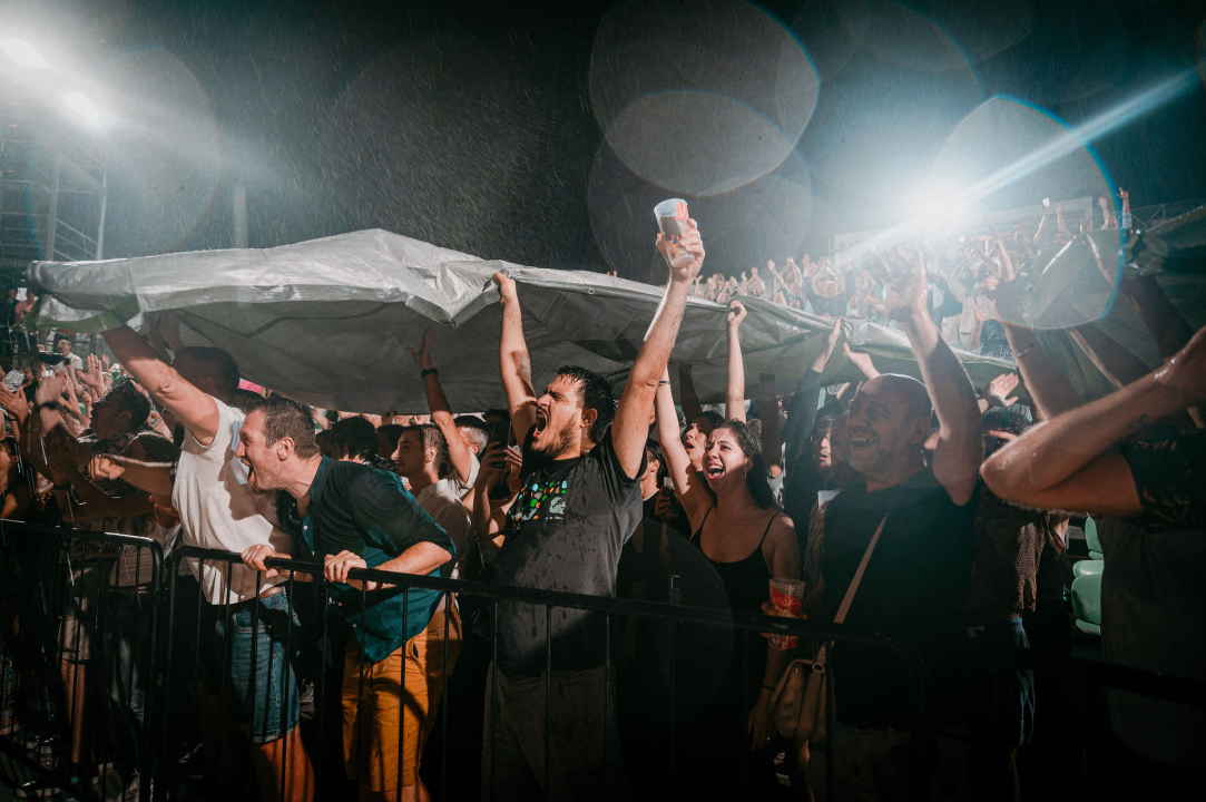 FOTO Gitaristički virtuoz Cory Wong oduševljen Tvrđavom sv. Mihovil, kiša malo skratila koncert