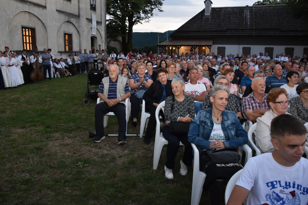 Članovi Kulturno-umjetničke udruge 'Zvona Zagore' u Ogulinu prikazali baštinu Mirlovića