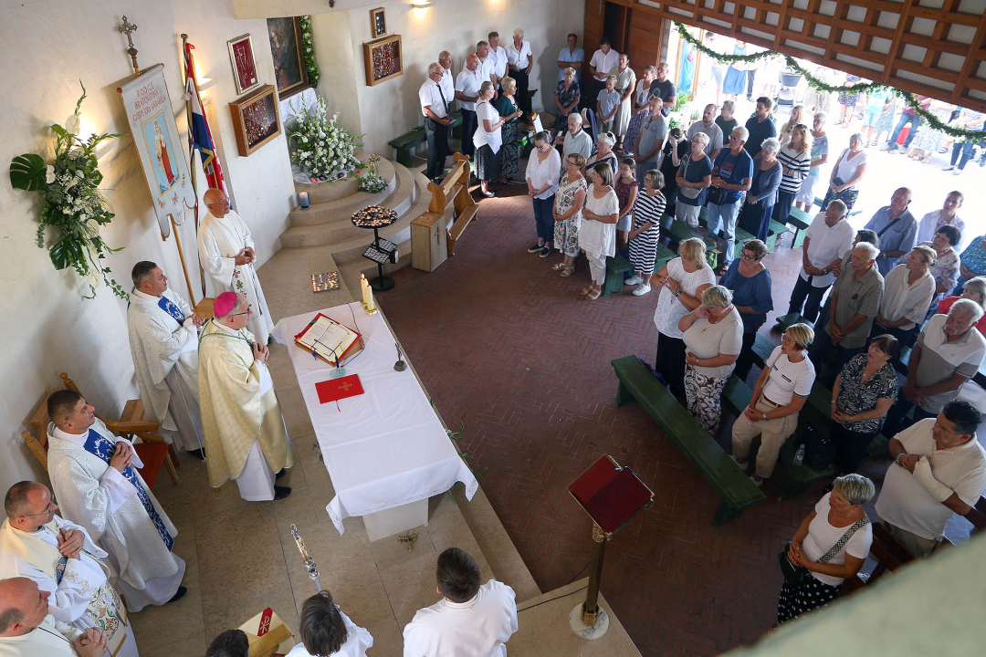 Svečano proslavljen blagdan Gospe Karmelske na brdu Okit