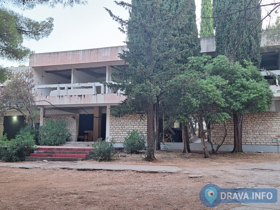 Evo kako danas izgleda nekad popularno Podravkino ljetovalište u Pirovcu