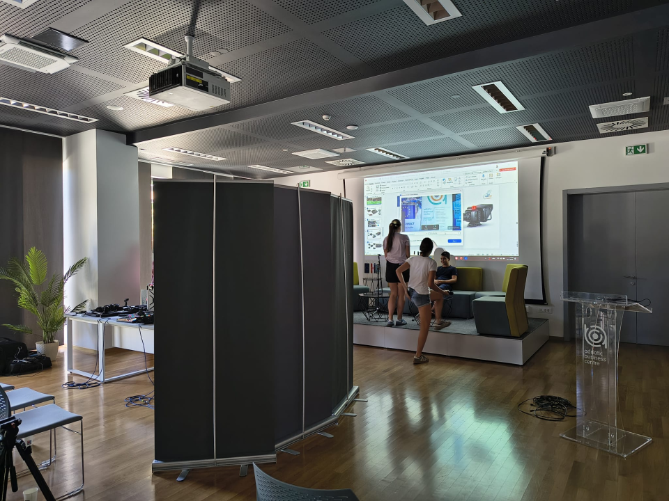 FOTO: Mladi otkrili svijet podcasta u sklopu radionice ‘Sastavi svoj studio – snimi svoj podcast’