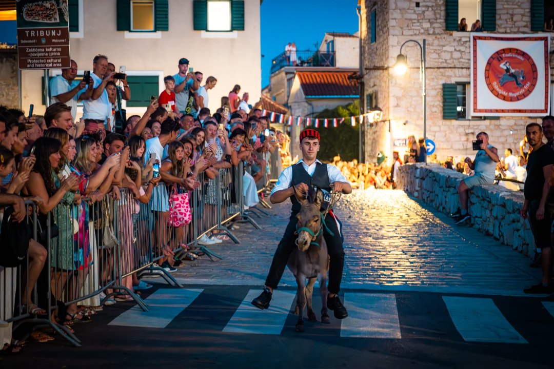 Održane 58. magareće trke u Tribunju