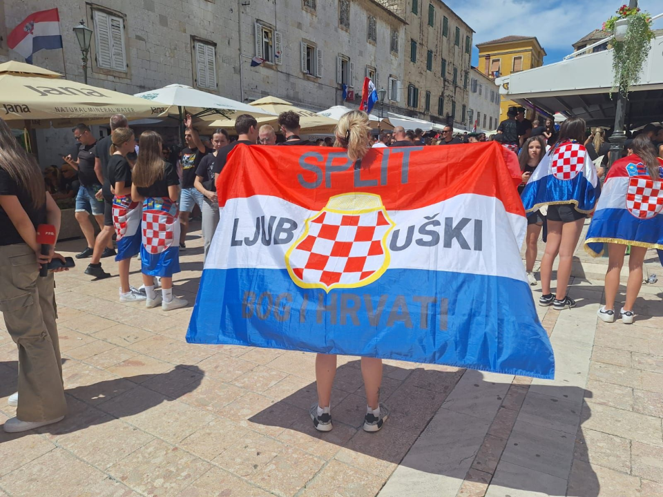 FOTO Thompsonovi obožavatelji preplavili Sinj, među njima i brojni Šibenčani