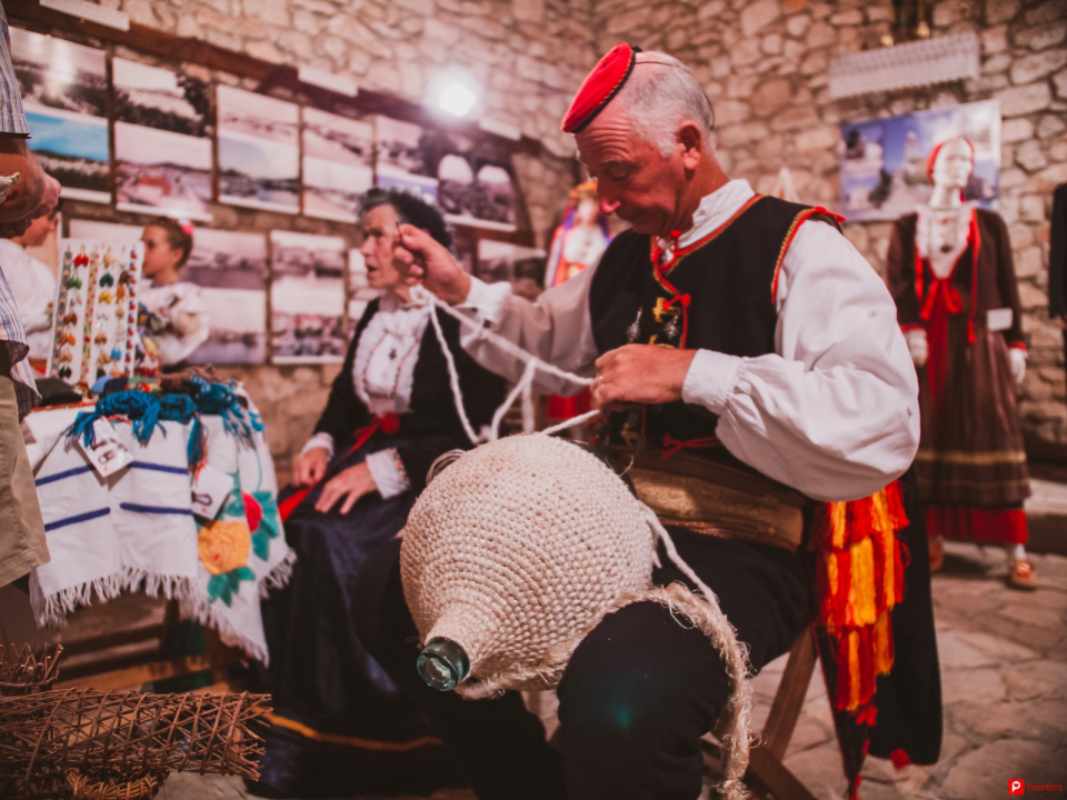 FOTO Jezera spremna za spektakl: Ne propustite Ribarsku feštu uz Crvenu jabuku i dalmatinske okuse!