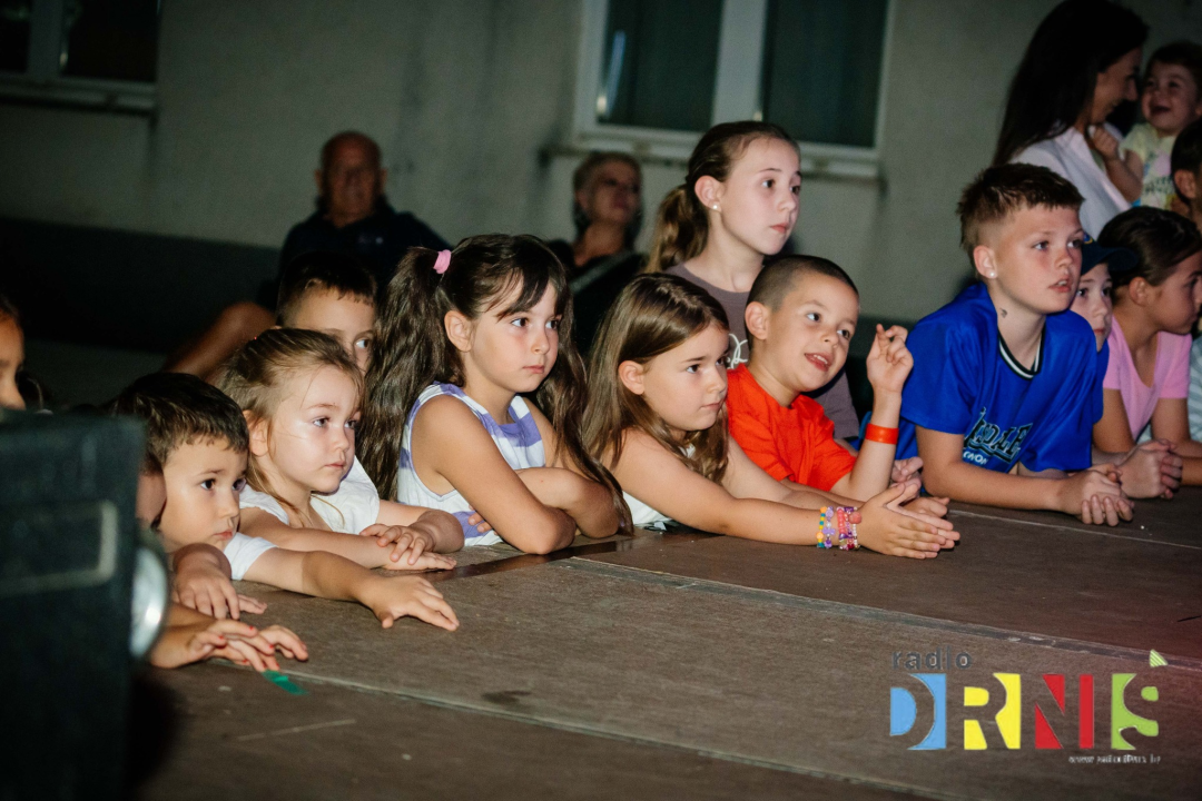 U Drnišu održan 5. Minifest, dječje pjevačko natjecanje