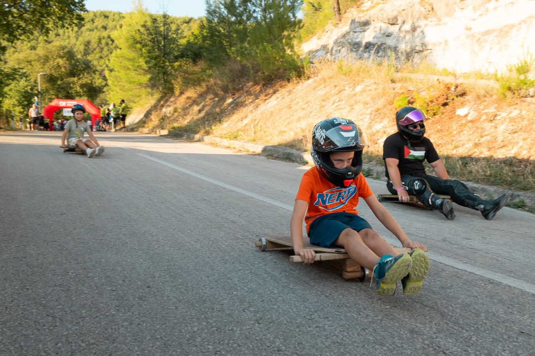 Tradicionalna Utrka karića u Rupama i ove godine oduševila posjetitelje i natjecatelje
