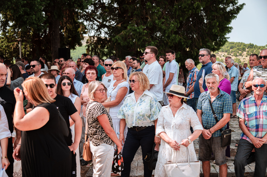 FOTO Blagdan Velike Gospe u Vrpolju: Brojni vjernici okupili su se jutros na svečanom misnom slavlju