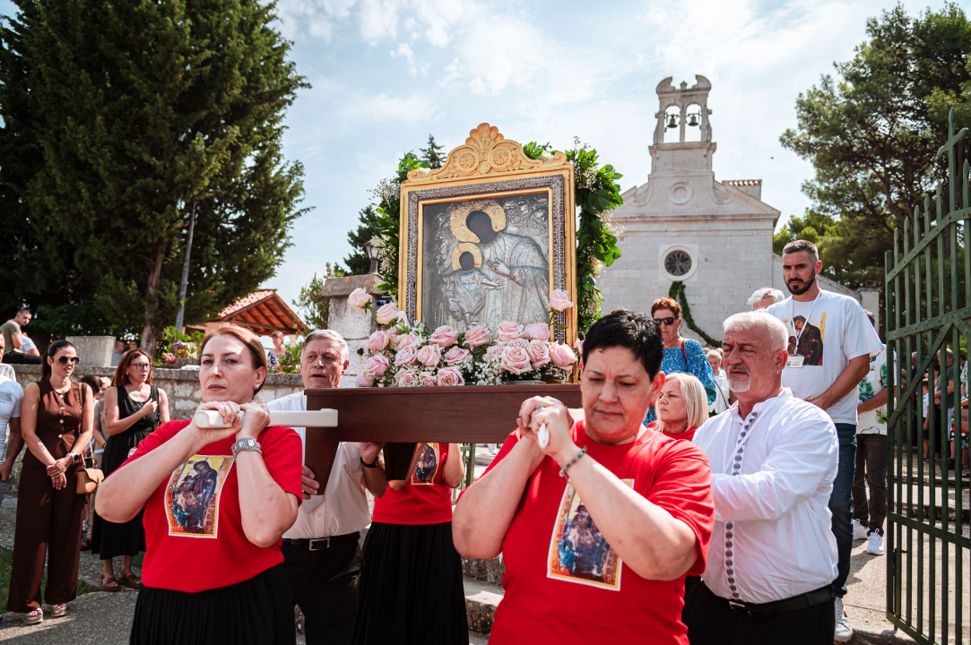 FOTO Blagdan Velike Gospe u Vrpolju: Brojni vjernici okupili su se jutros na svečanom misnom slavlju