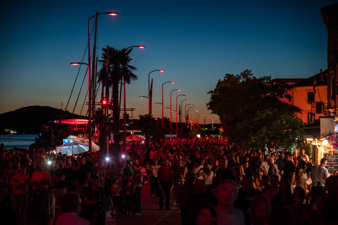 Šibenik impresivnim dron showom obilježio jubilarno izdanje manifestacije Light is life