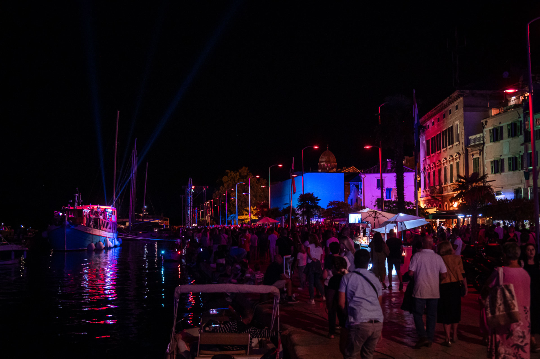 Šibenik impresivnim dron showom obilježio jubilarno izdanje manifestacije Light is life