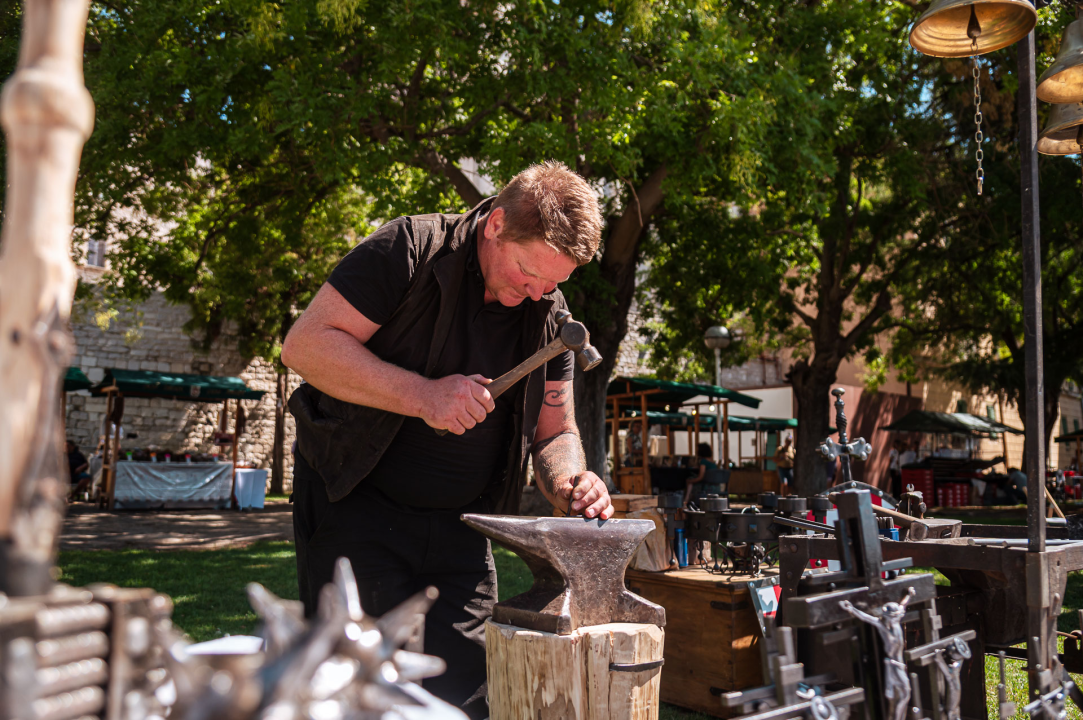 Otvoren 16. Srednjovjekovni sajam u Šibeniku: Nakon petogodišnje pauze vratio se na rivu u punom sjaju