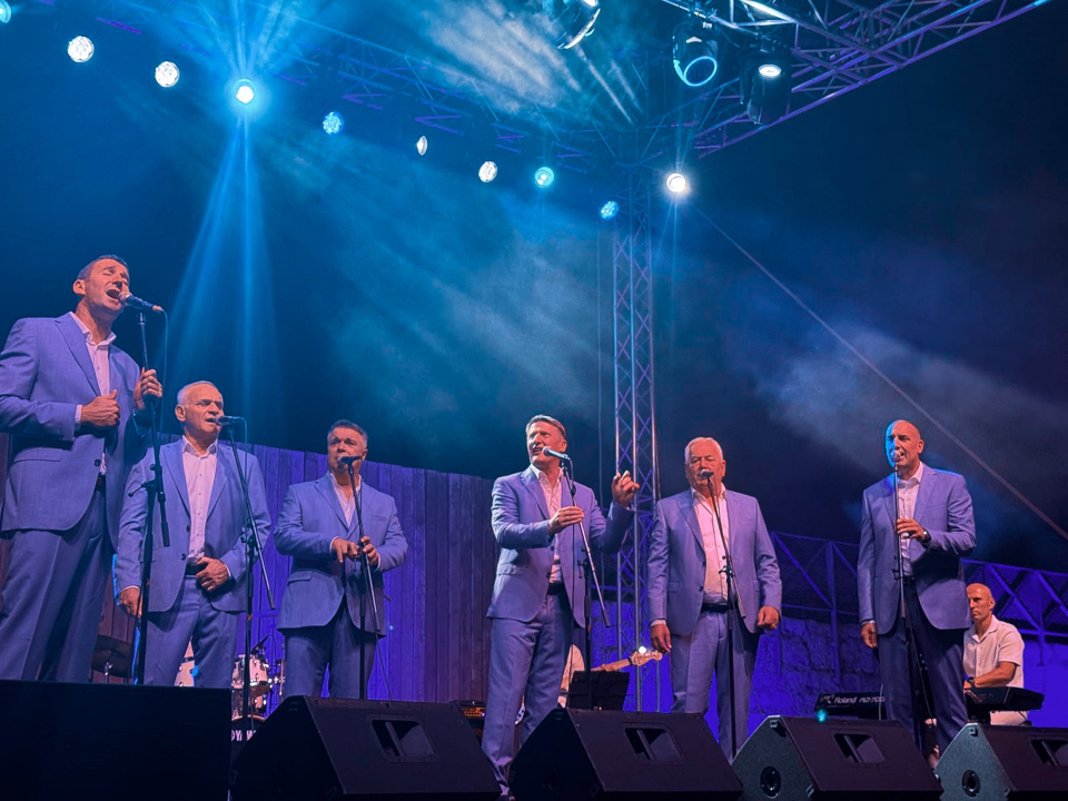 Tomislav Bralić i klapa Intrade oduševili šibensku publiku na Tvrđavi sv. Mihovila