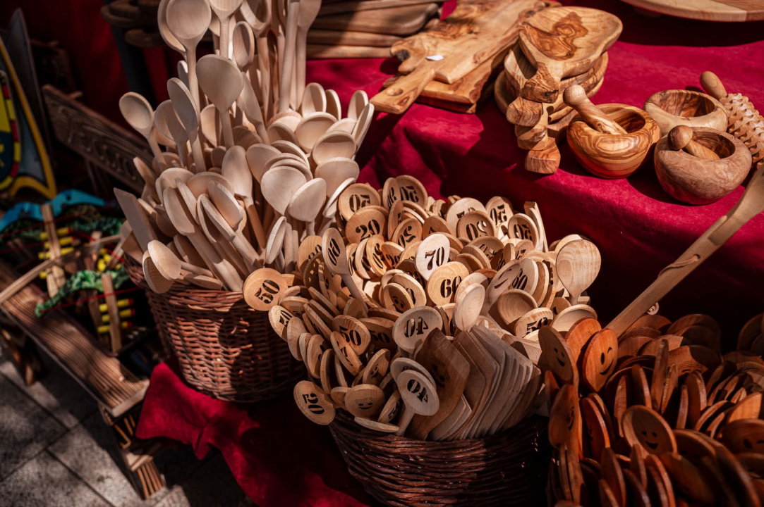 Mirisi i okusi prošlosti: Bogata ponuda štandova na srednjovjekovnom sajmu u Šibeniku