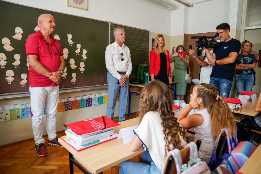 Gradonačelnik Burić dočekao prvašiće u OŠ Vidici