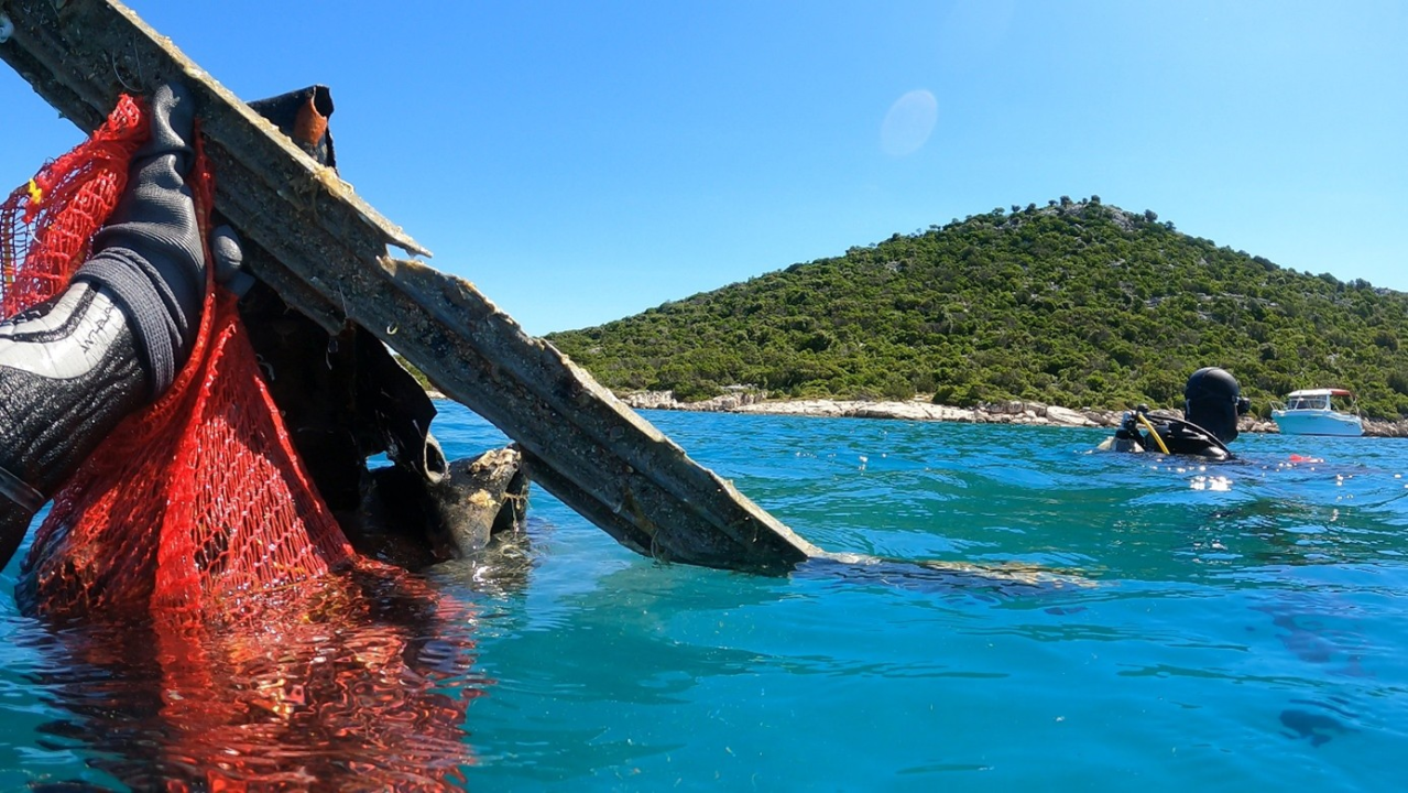 Ronilački klub 'Murter-Kornati' u akciji čišćenja podmorja oko 13 otočića u općini