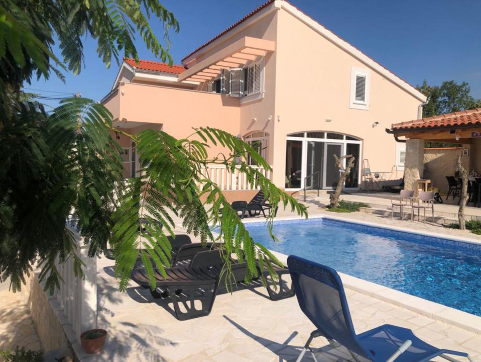 Luksuzna vila u zaleđu Vodica snižena gotovo 300 tisuća eura