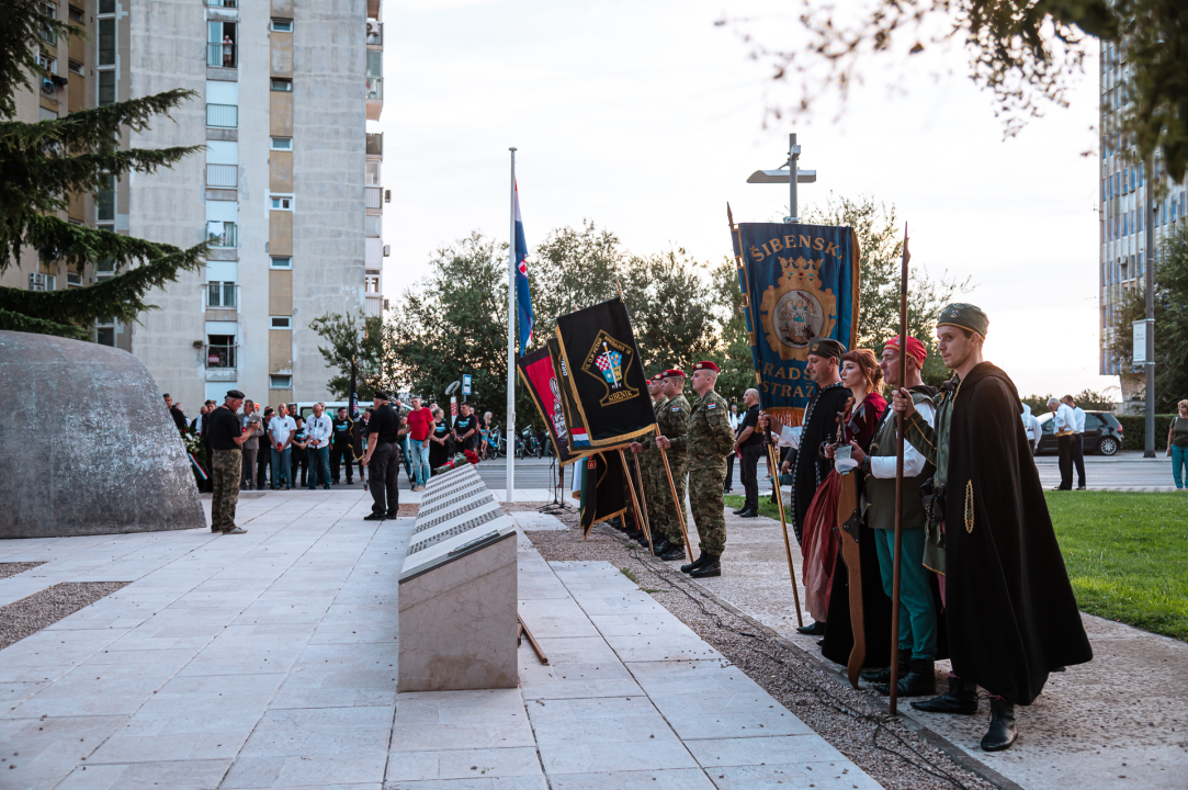 Polaganjem vijenaca, komemoracijom, mimohodom i bakljadom obilježen 34. spomendan Rujanskog rata