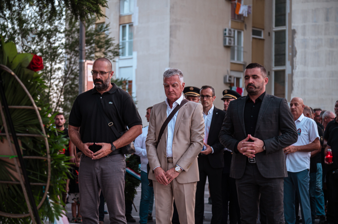 Polaganjem vijenaca, komemoracijom, mimohodom i bakljadom obilježen 34. spomendan Rujanskog rata