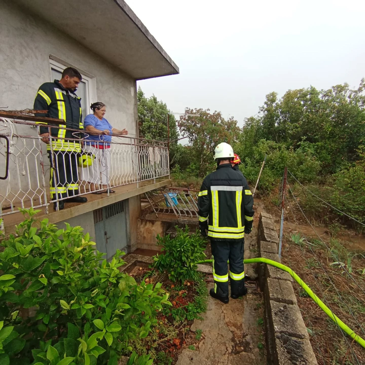 Vatrogasci bez predaha ispumpavaju podrume, kuće, prometnice