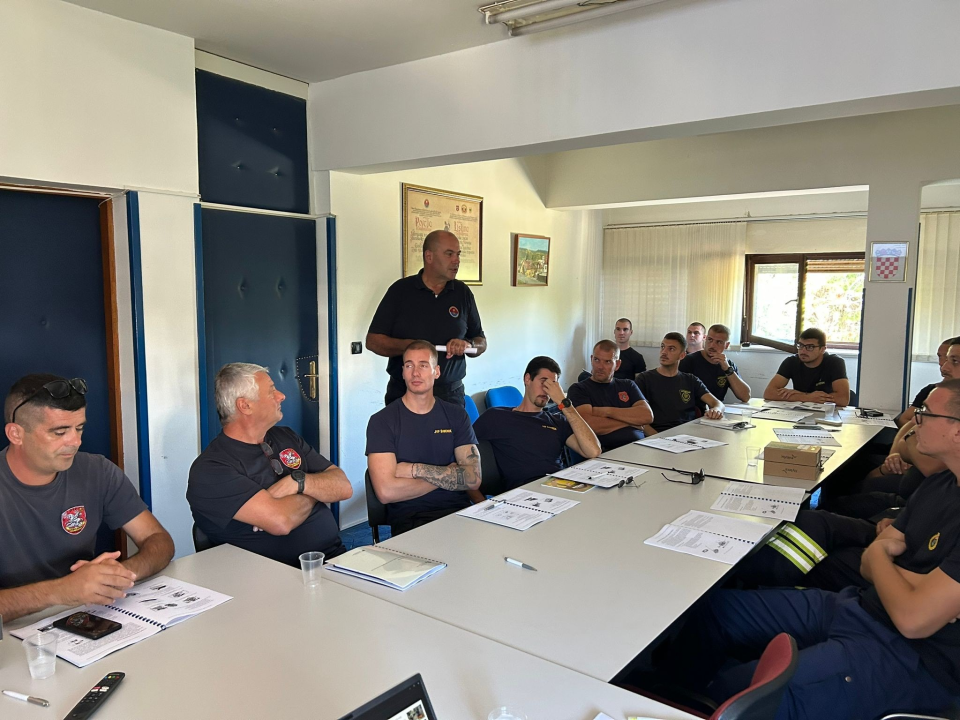 Članovi Vatrogasnih postrojbi iz županije usavršavali vještine spašavanja iz prometnih nesreća