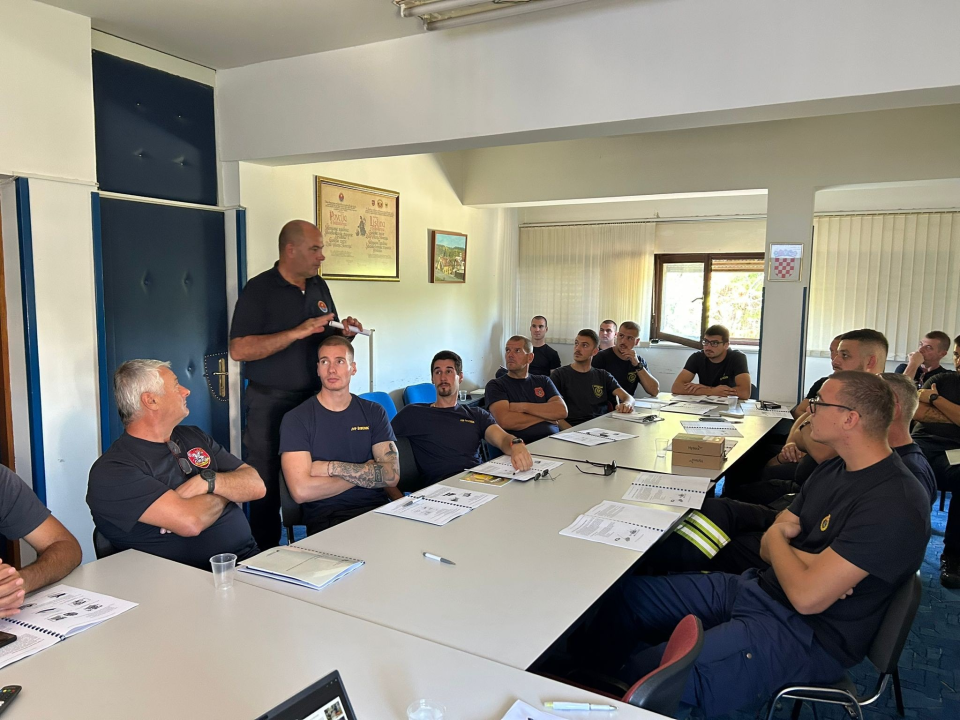 Članovi Vatrogasnih postrojbi iz županije usavršavali vještine spašavanja iz prometnih nesreća