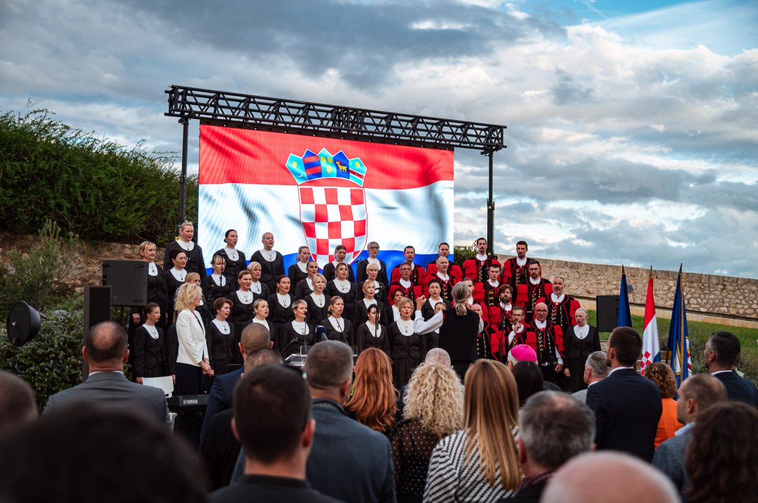 FOTO Franka Baranović Nagradu Grada Šibenika posvetila majci: 'Šibenik je utkan u moje gene i ovo je za mene posebna čast'