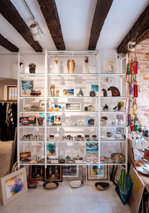 FOTO Iskoristite listopadske popuste na umjetnička djela i unikatnu odjeću u Galeriji Juraj Dalmatinac