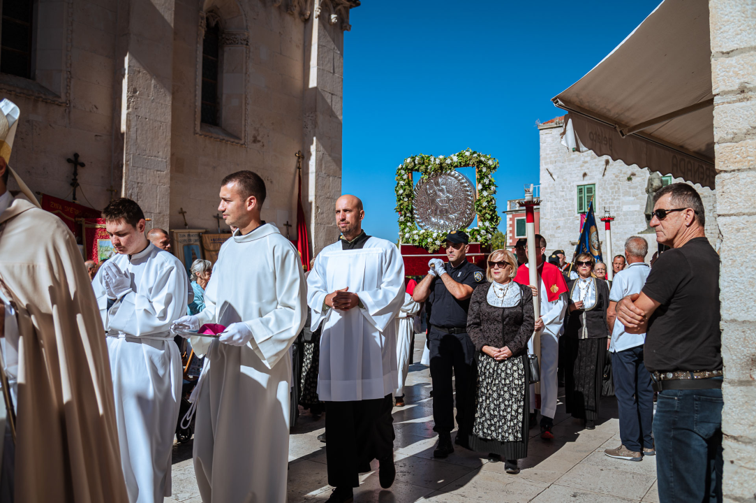 FOTO Održana svečana procesija i sveta misa u povodu blagdana sv. Mihovila