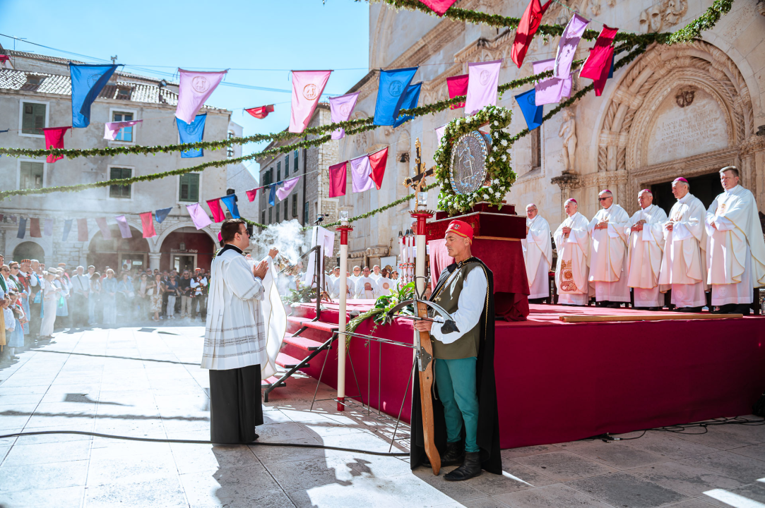 FOTO Održana svečana procesija i sveta misa u povodu blagdana sv. Mihovila