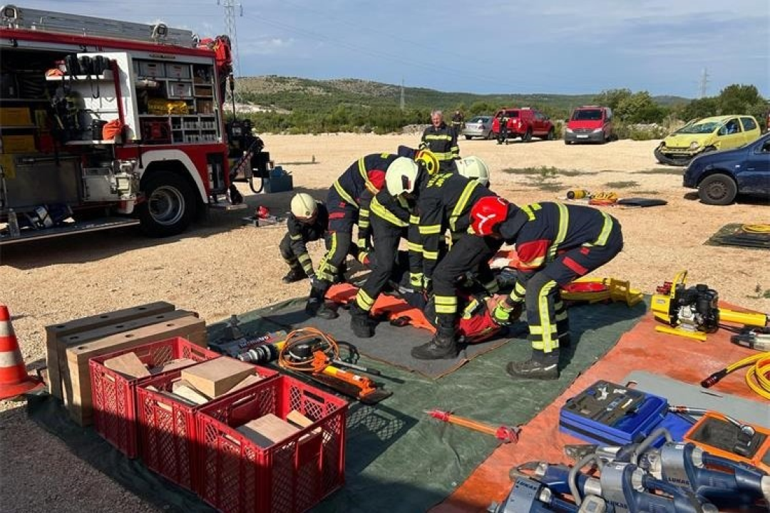 Od Bilica do Primoštena: Vatrogasci završili obuku za spašavanje u prometnim nesrećama