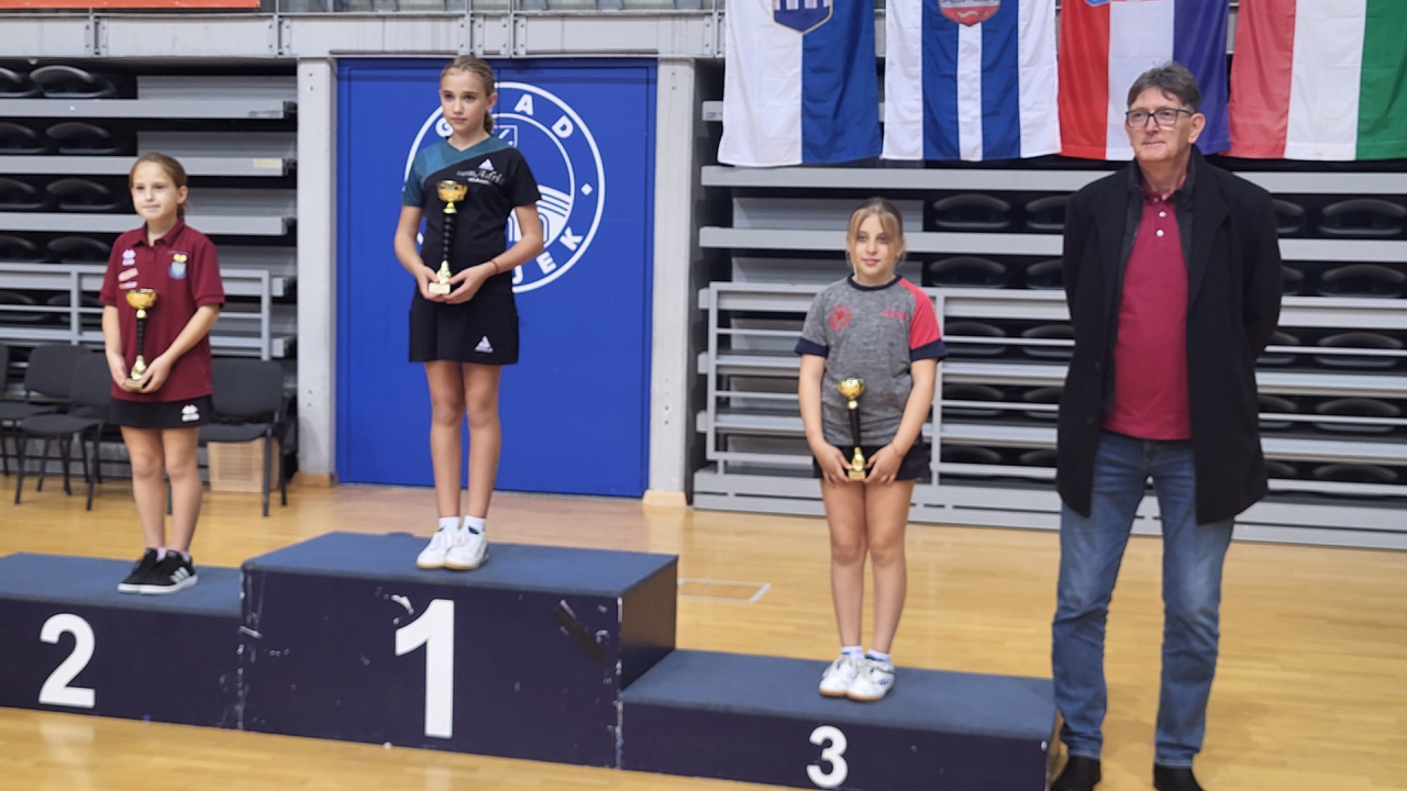 FOTO Stolnotenisačice Šibenika nastupile na memorijalu u Osijeku, Katja i Loreta Mandić stigle do polufinala