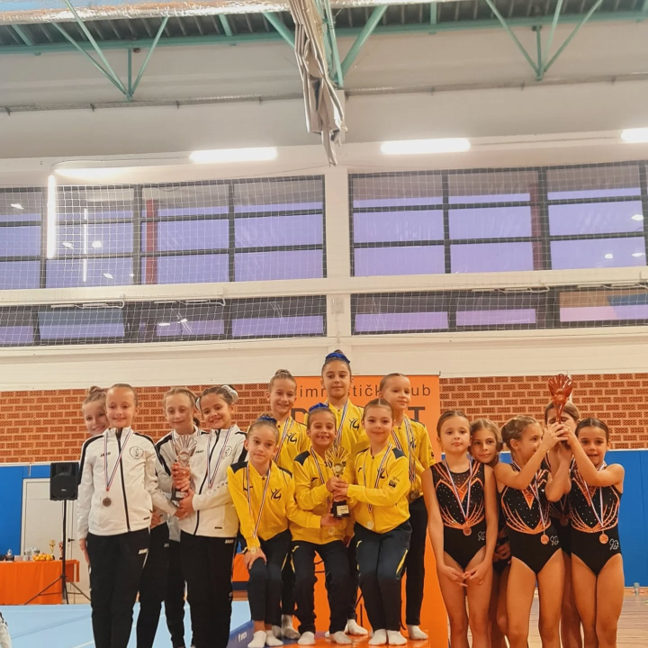 FOTO Gimnastički klub Dišpet ugostio 3. kolo regije Jug, seniorkama ekipno zlato