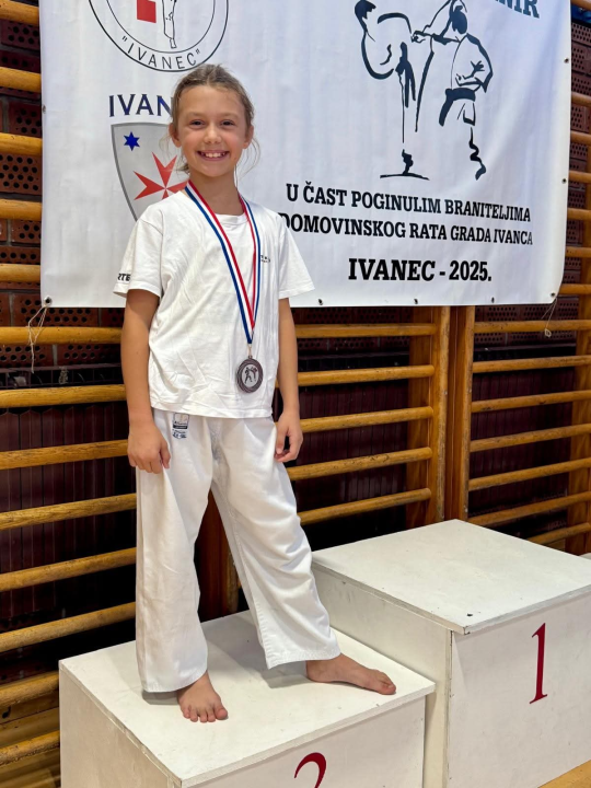 FOTO Vikend pun borbi za Karate klub Phoenix: Sudjelovao na dva turnira, vratio se sa 19 medalja
